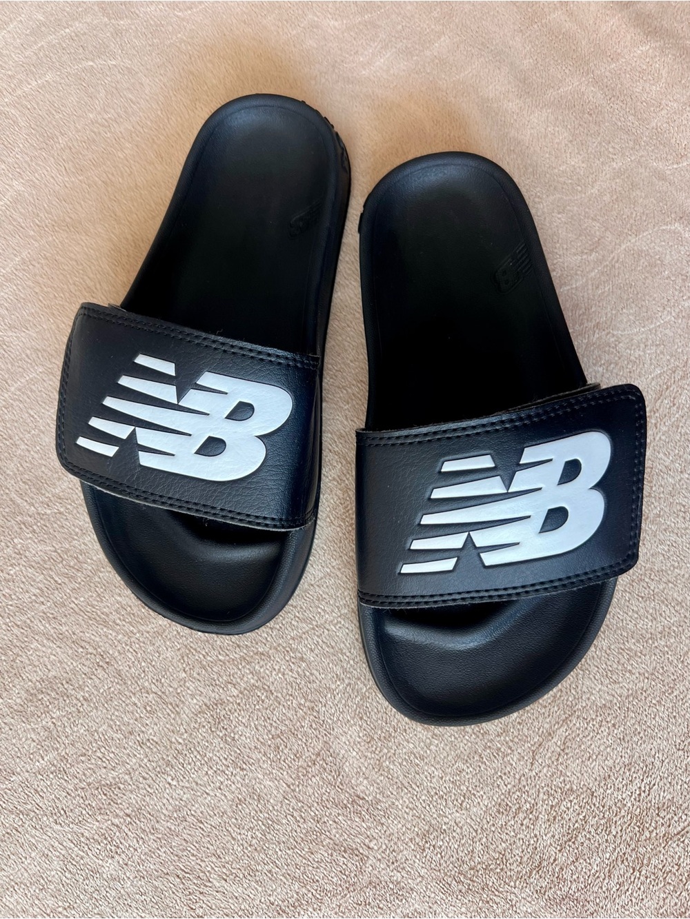 Kids size 1y New Balance Black Slide Sandals with White Logo